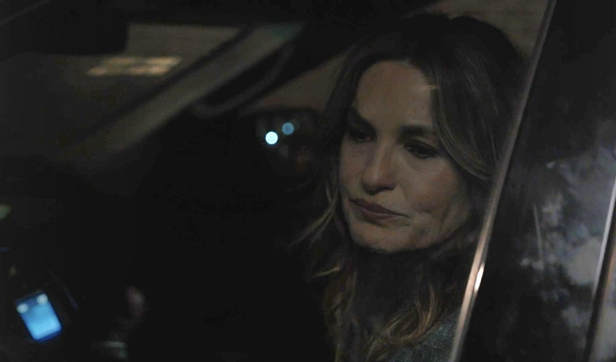 stablersoftie's tweet photo. I believe something definitely changed when Elliot came back home from undercover.. I can’t pinpoint what yet, but it did happened. they continued to talk and it led to something more. (dating era mhm 🙂‍↕️) https://t.co/bDYiJG9l0r