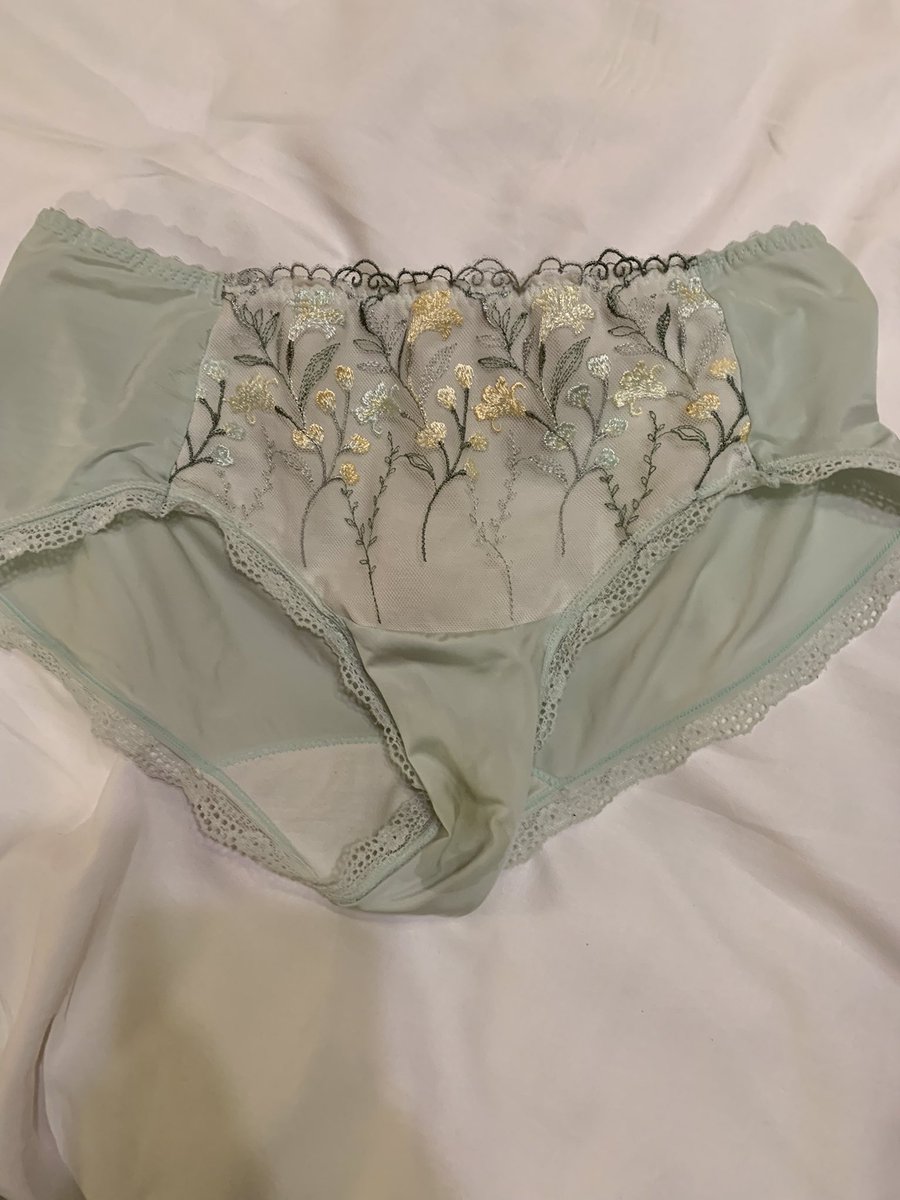 watari_pants's tweet photo. また違う元カノのですが…💕
可愛らしいパンツで���よね💕
#パンツ
#パンチラ
#下着
#panty
#内裤 https://t.co/IOssVX1mB8