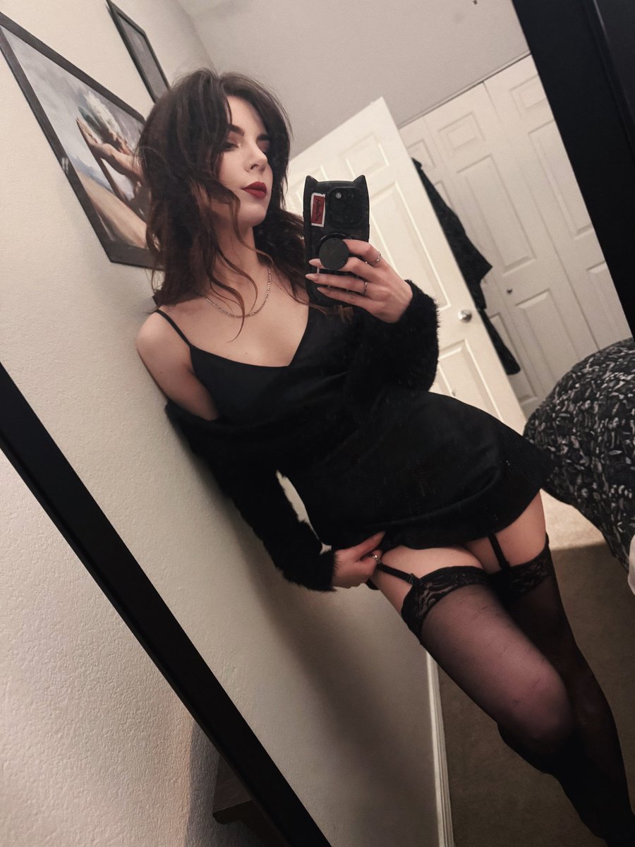 visceraevt's tweet photo. this mirror needs a wipe down but I’m lazy and just wanna share how cute this little dress is lmfao https://t.co/5HZloP4XEu