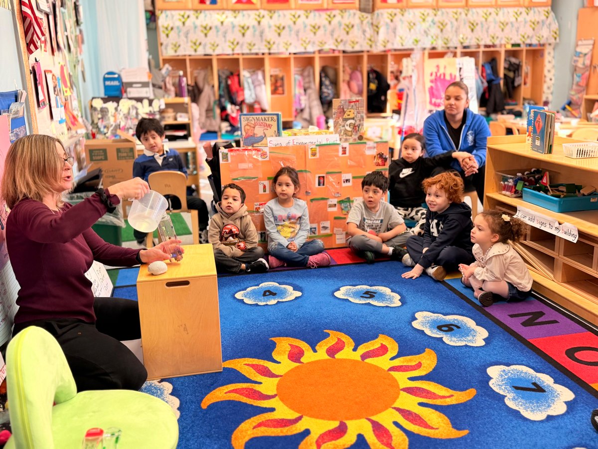 D25PreKCenters's tweet image. make it difficult to think clearly. The “mind jar” was shaken, causing the clear liquid to appear busy and difficult to see through clearly. #d25prekcenters #district25prekcenters #mindup #sel