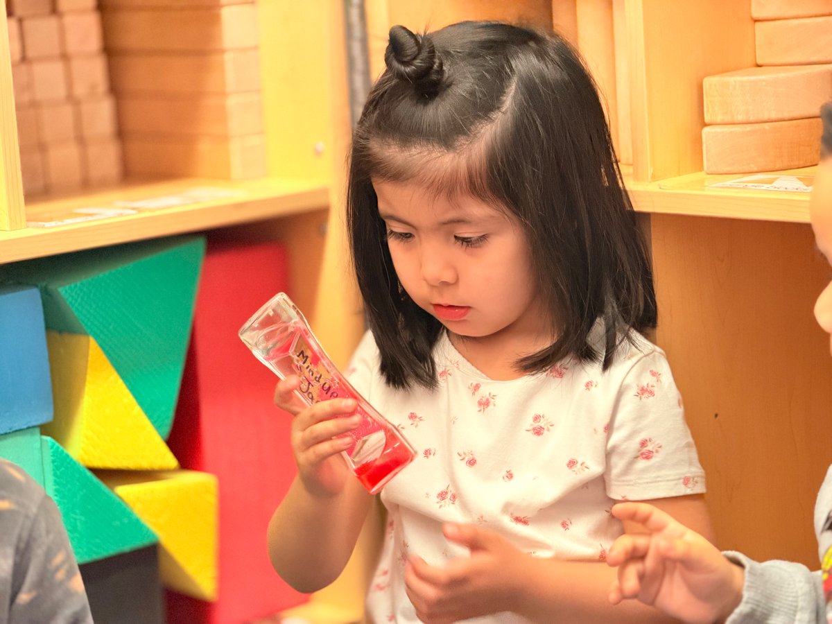 D25PreKCenters's tweet image. make it difficult to think clearly. The “mind jar” was shaken, causing the clear liquid to appear busy and difficult to see through clearly. #d25prekcenters #district25prekcenters #mindup #sel