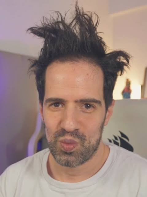 franuk_'s tweet photo. Hace dos años atrás decía que tomar alcohol solo en casa era re de viejo depresivo…

Acá voy por mi tercer copa de vino escuchando ABBA a todo lo que da un viernes de noche, solo en casa…

Perdón por juzgar https://t.co/zf8it5ZGVz
