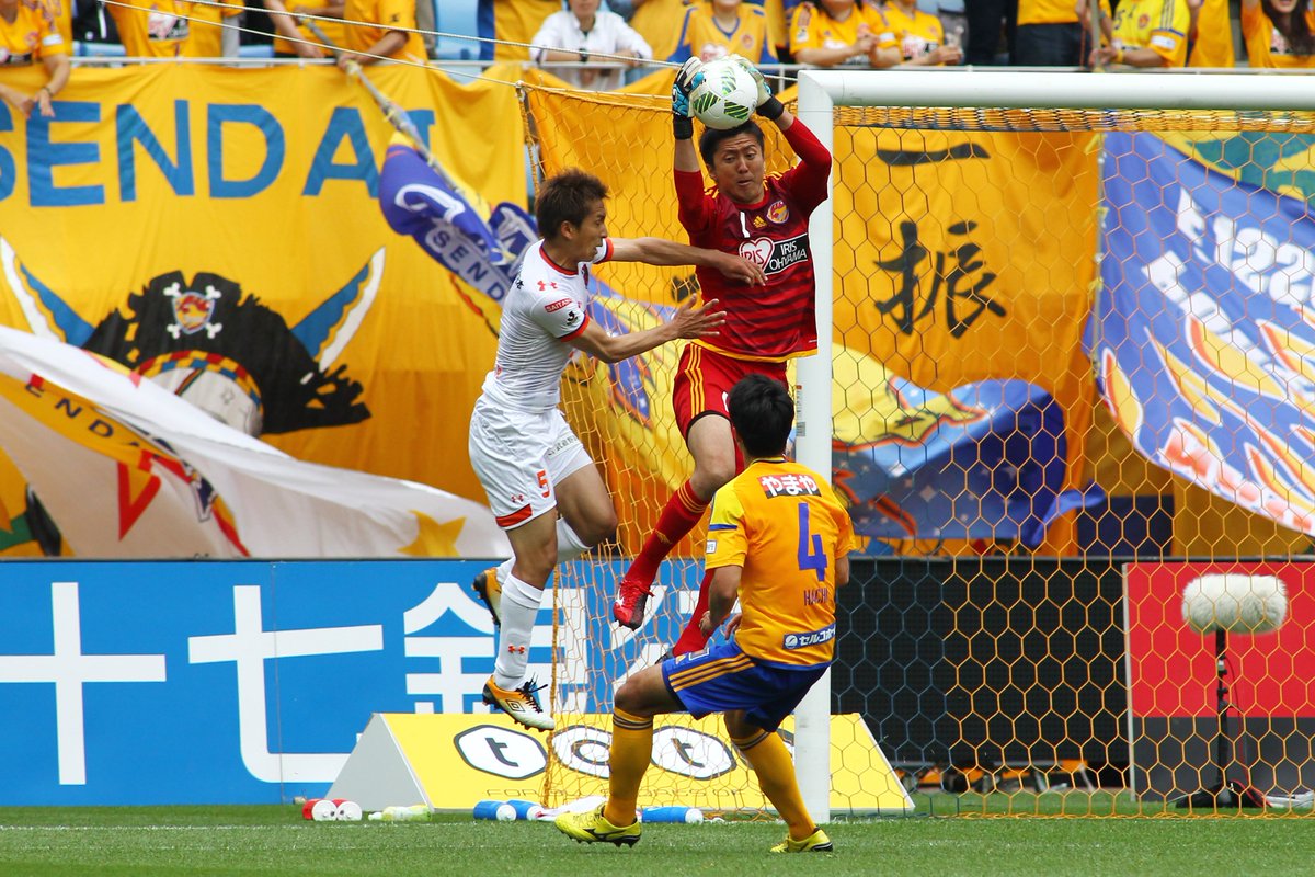 vega_official_'s tweet photo. 加入初年の2015年にほぼ全試合でゴールマウスを守り、同年には日本代表に初選出。 
けがで��年の出場は限られてしまいましたが、安定したセービングや足元の技術はもちろん、若手に見せた熱さもサポーターの印象に残っています。 
20年間の現役生活お疲れ様でした🙇 
#六反勇治 #VEGALTA https://t.co/5r6wMoQmNh