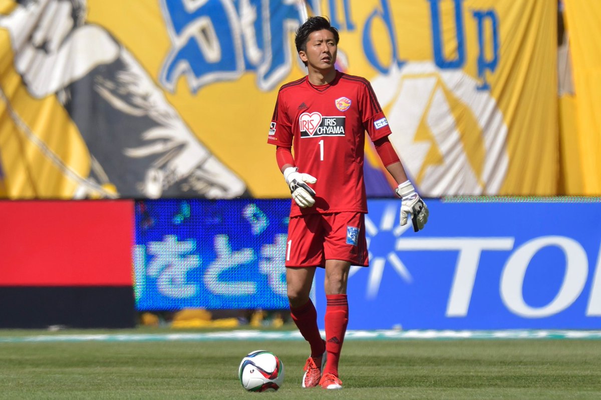 加入初年の2015年にほぼ全試合でゴールマウスを守り、同年には日本代表に初選出。 
けがで翌年の出場は限られてしまいましたが、安定したセービングや足元の技術はもちろん、若手に見せた熱さもサポーターの印象に残っています。 
20年間の現役生活お疲れ様でした🙇 
#六反勇治 #VEGALTA