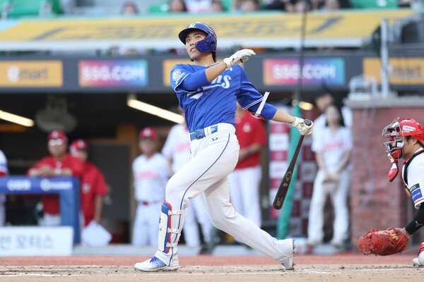 naver.me/xAAX5Vxl

원태인은 "이번(2025년) 가을야구는 진짜 젊은 선수들이 어마무시한 활약을 했고 내년에는 더 올라갈 것 같다는 생각을 했다"고 평가했다.