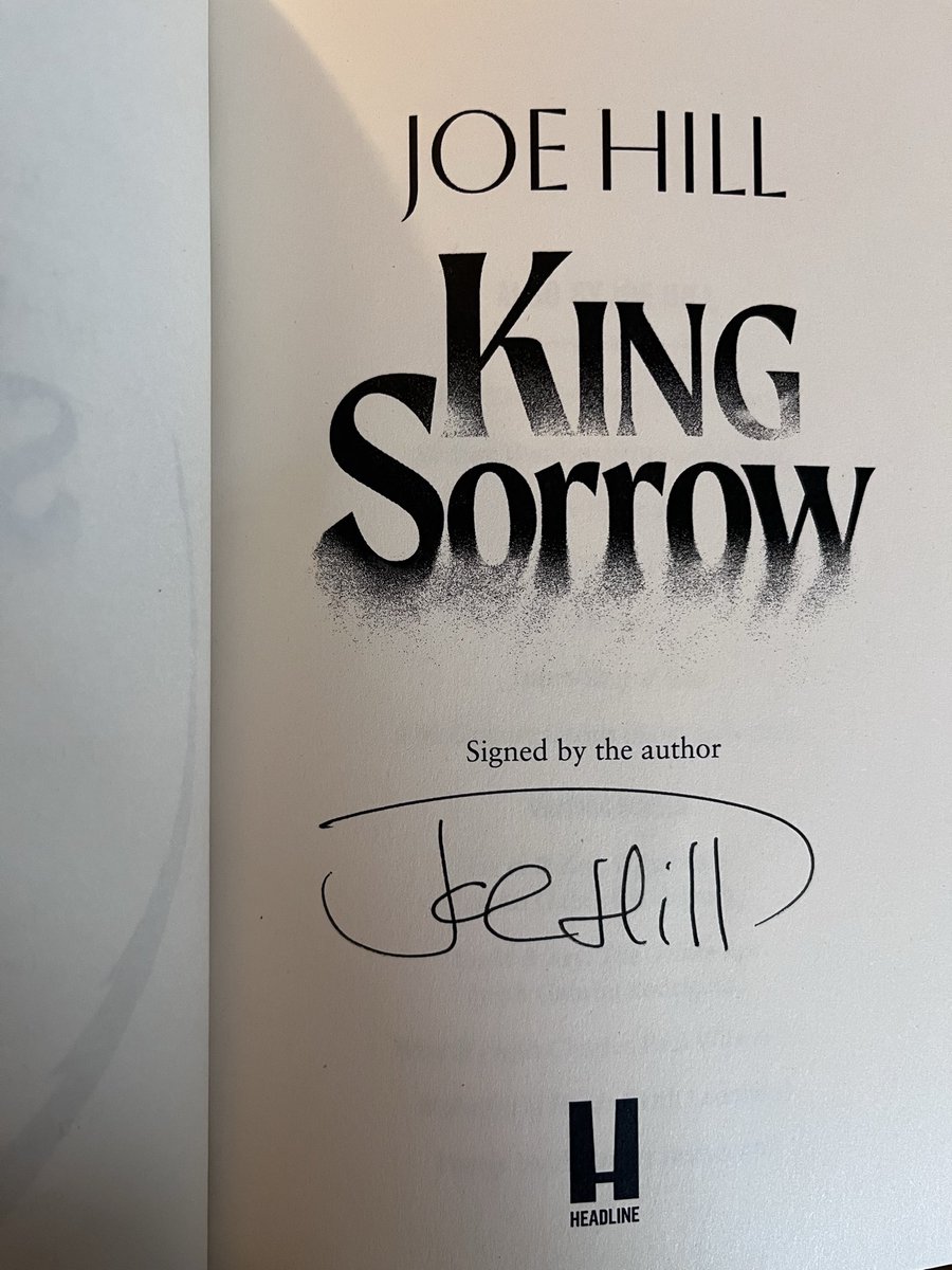 mycatmidnite's tweet photo. How am I supposed to follow this book? King Sorrow @joe_hill was so incredible, probably the best book I will read all year!! If you haven’t already, do yourself a favour and pick this up and read it! 📚 ❤️ #book #KingSorrow #BestBook https://t.co/qHVcW5Xylw