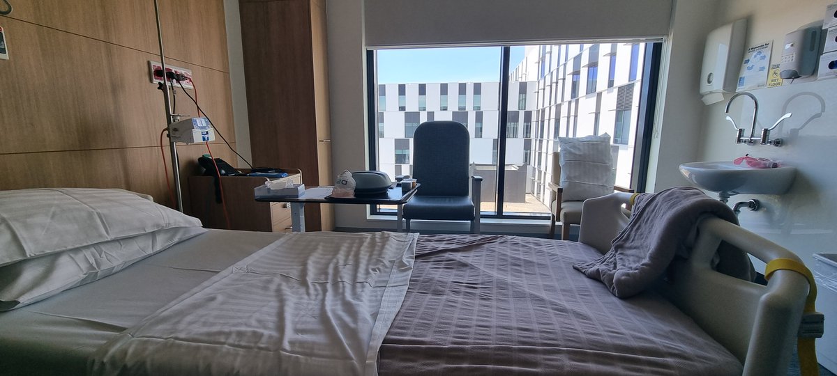 Manly18730773's tweet image. 1 . Решила рассказать о своём злоключении в австралийской больнице. Может, кому-то будет полезно узнать о монстрах, которые живут внутри нас. Мой, например, оказался поджелудочной,  раньше тихой, незаметной, будто её и не существует. Поскольку я  не пью, не курю, то ела всё, что…