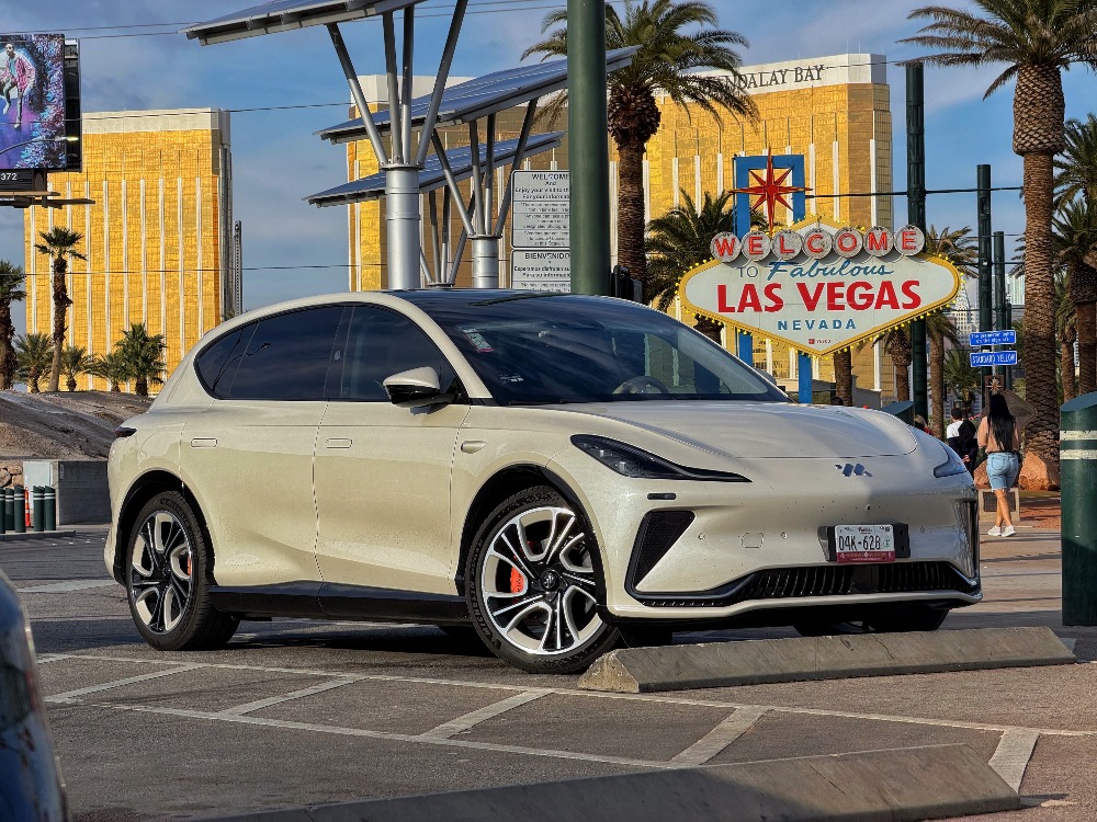 hablamosautos's tweet photo. ¿Crees que los autos eléctricos 🚗⚡️ no llegan ni a Acapulco?
Nosotros llegamos a Las Vegas. 🎰

Más de 7,000 kilómetros ida y vuelta desde CDMX para cubrir el CES, esta vez en un auto eléctrico y chino.

El LS7 de IM (Intelligent Mobility), la marca de lujo de MG Motors dejó claro durante todo el recorrido por qué compite en el segmento premium: comodidad, confort y tecnología.

Pista: uno de sus asientos es de los más cómodos de la industria.

#mg #IMLS7 #LS7alCES #tech #ces 🌟