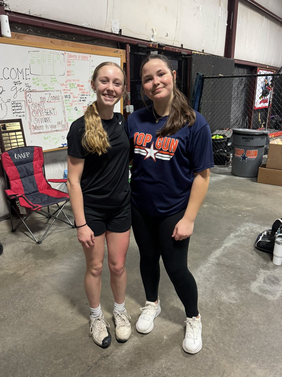 💙🧡Excited for practice with the <a href="/topgunfastpitch/">Top Gun Fastpitch</a> National program! Started the weekend w/ a lesson from <a href="/DrRandiDavis/">Randi Davis Shanks</a>! ❤️ learning with my teammates <a href="/XLD2031/">Xylia Dougherty</a> &amp; <a href="/Kennedyk_2030/">Kennedy Kemp</a>. Thanks to <a href="/BellaJade26/">Bella Green 2030</a> for catching me! You are the best! <a href="/TGASciara/">Top Gun National 16</a> <a href="/topgun_skim/">Top Gun National 14u SKIM</a> <a href="/TGA_Turner/">Top Gun National 18U</a> 🧡💙✈️