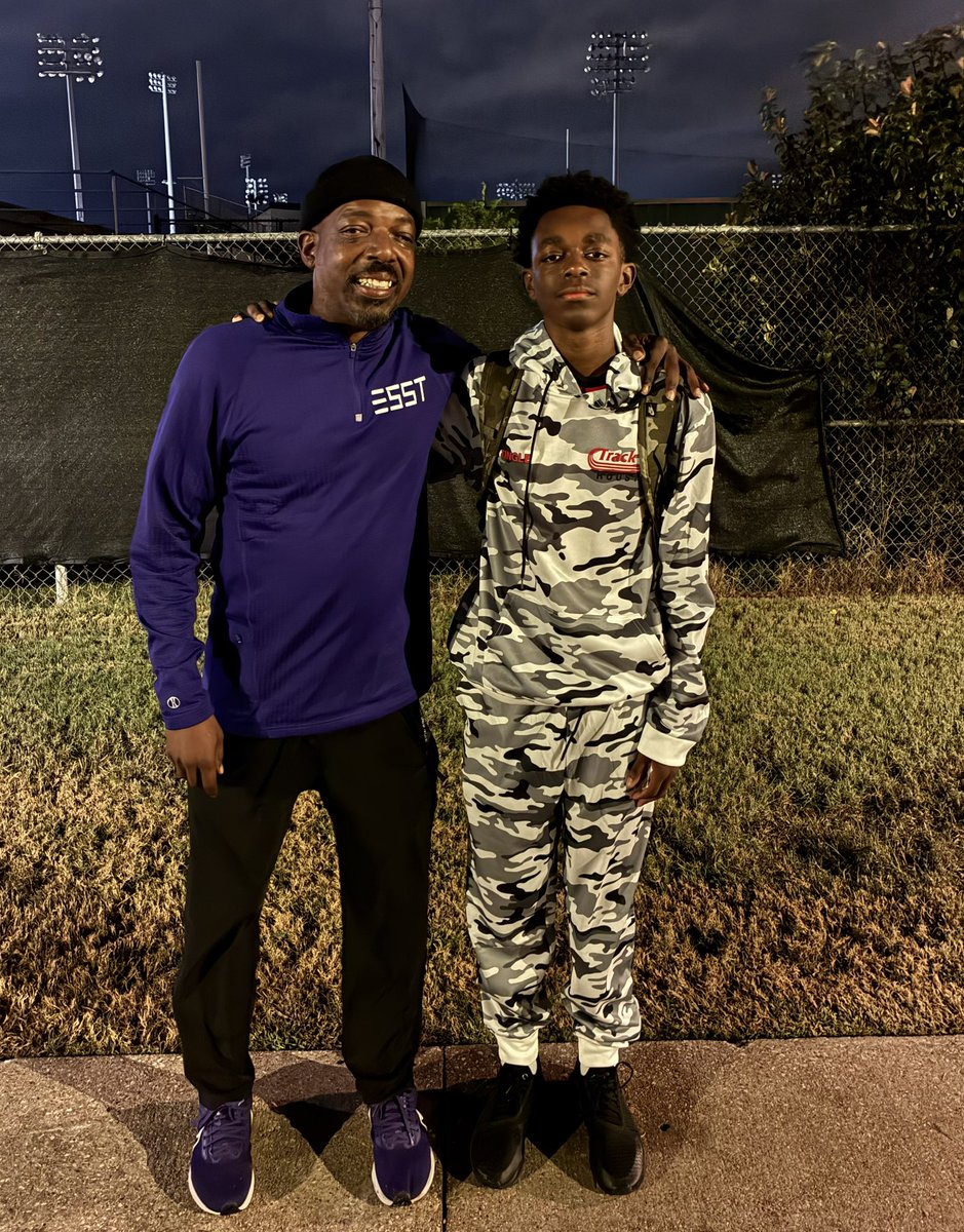 etinglesr's tweet image. @EtingleJr2030 and I ran into THE man himself, Carlos Codie! This was his very 1st track AND football coach! One of the best to ever do it! Taught him to love both sports and because of him, he has NEVER stopped participating in either sport. #ESSTforLife! #IndoorTrack @3cspeed