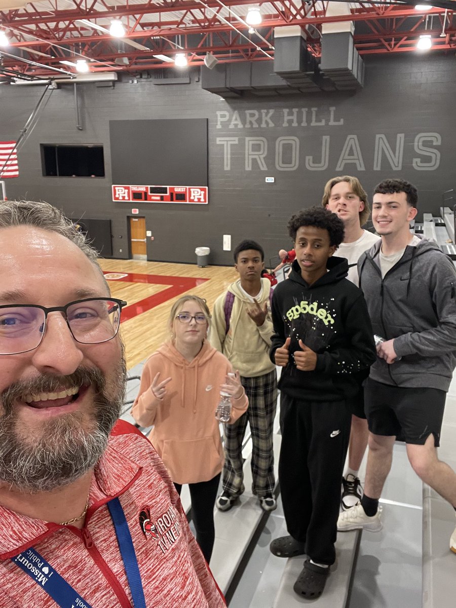 MrMerithew's tweet photo. Outstanding job by these @TrojanTVNews  broadcasters on live streaming the Park Hill v Park Hill South Boys Basketball game tonight! It was a thriller that went down to the wire. The Trojans &amp; Panthers battled all game with South coming up with the 48-47 win. https://t.co/jFDCOXwyPi