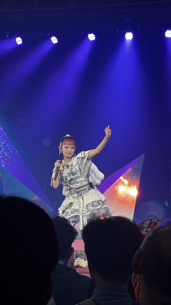 megashinnoske's tweet photo. 2025/12/26
水カンzepptour in 名古屋
サイン入タオルゲットしました!!!!
数年前から度々参戦しとるが、もう最高のライブでした!
目の前来てくれた、初wtボール、タオル等々もう忘れれないライブになりました😊
#水曜日のカンパネラ
#詩羽
#UTAHA
@wed_camp
@utaha_89_id_ https://t.co/CbbFvLt8r8