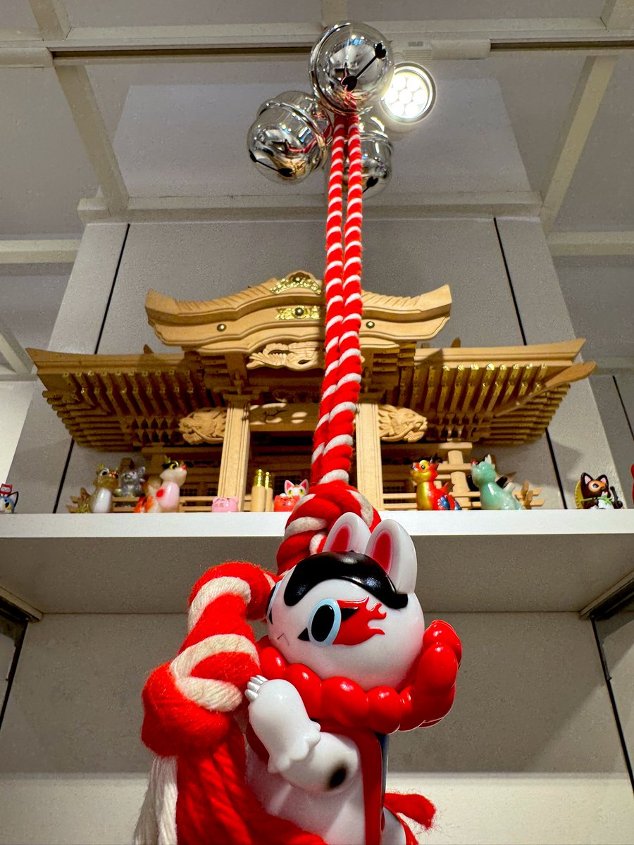 ฅ(◂๏ ‸ ๏▸)ฅ 「新宿縁起物巡り」今日からきょーだいたちお迎えできまーす✨みて！お詣りもできちゃうよー✨✨新宿にきたら寄ってねー！
