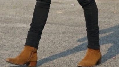 xoxsan's tweet photo. branding is so important cause you can already tell who this is just by looking at his shoes https://t.co/y66YP39Mbw