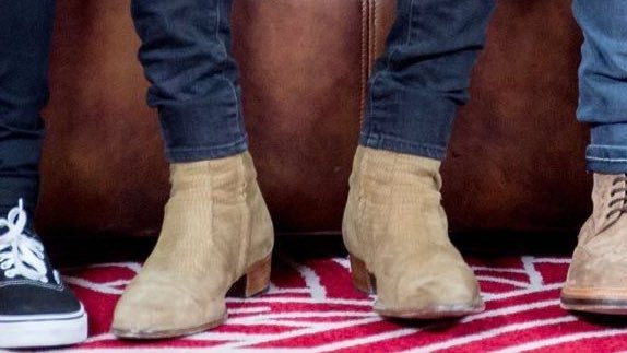 xoxsan's tweet photo. branding is so important cause you can already tell who this is just by looking at his shoes https://t.co/y66YP39Mbw