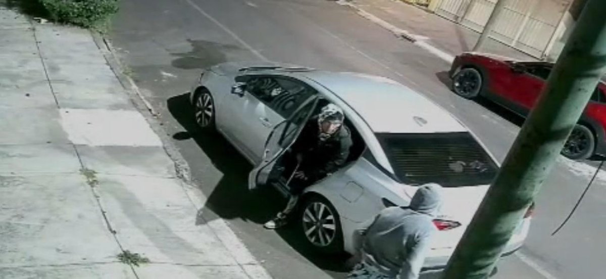 heyzorro's tweet photo. Ladrones, rateros, ratas (y todo lo demás) de autopartes en Portales, DelValle, Coyoacán.
Si los identificas, hagamos el hermoso favor de identificarlos para denunciarlos.

Esto ocurrió en Alcaldía Benito Juárez, CDMX https://t.co/zHz45no3AO