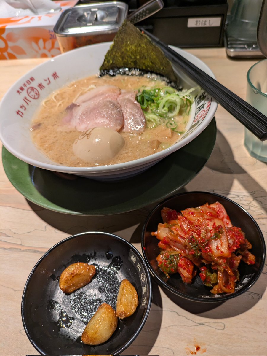 Michiru0421's tweet photo. 河童本舗で餃子セットのご飯(大)
キムチ食べ放題で替え玉もしてお腹いっぱいです✌️ https://t.co/ImAQzQDqJl