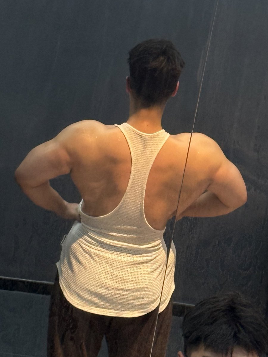 这背是越练越挠不到了，急需一个搓背师傅🤓🤓🥵#肌肉男大