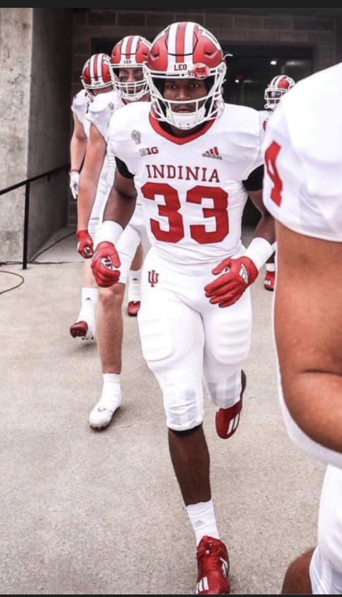 JDelowery's tweet photo. @FauxPelini I don’t know if they could top this uniform against Iowa a few years ago.  #spellcheck https://t.co/hYKAMQ8jED