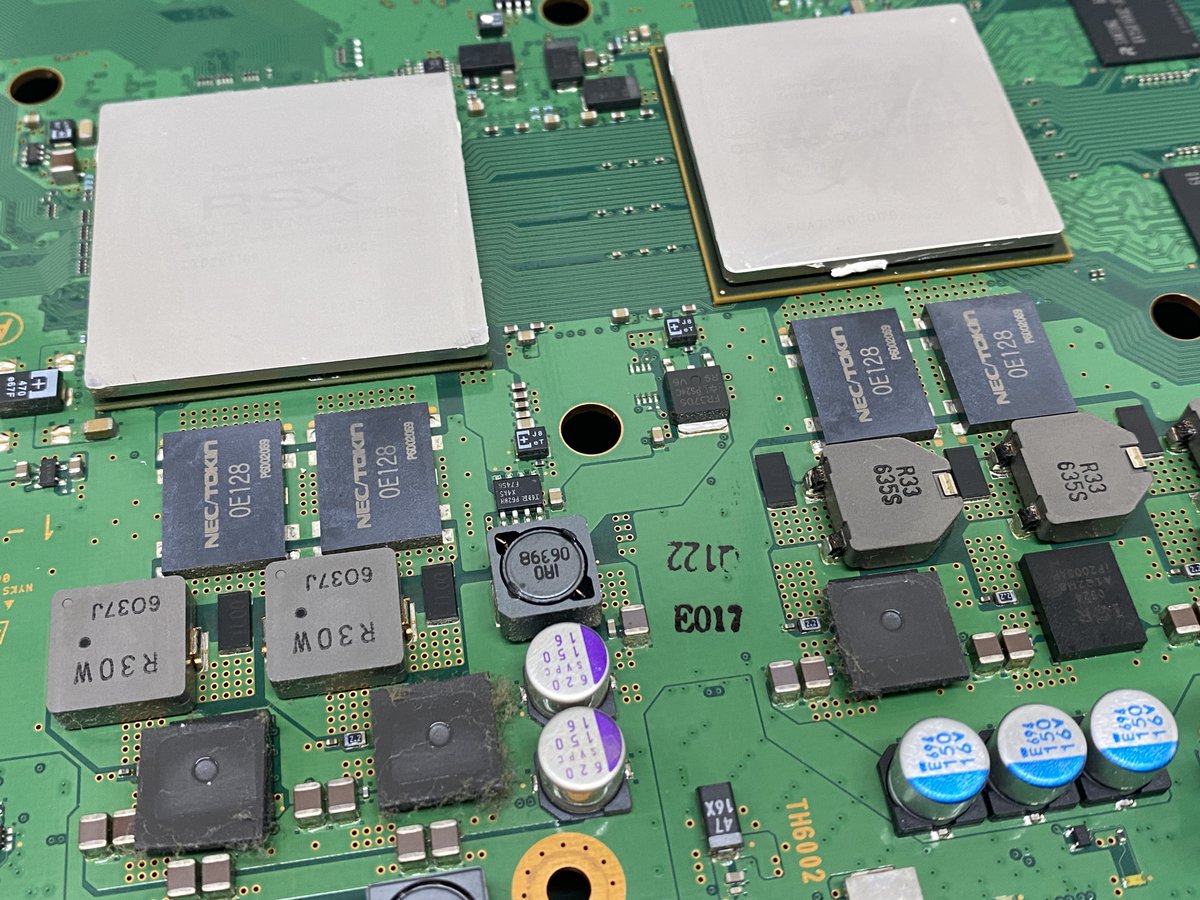 sakito_gmrepair's tweet photo. YLODになってしまったPS3の基板修理をさせていただきました。プロードライザという部品を代替品に交換することで起動する状態に復旧しました。長期使用出来る状態に復旧させることが出来ない場合もありますがセーブデータをどうしても復旧したい方は一度ご相談ください。 #PS3 #YLOD #データ復旧 https://t.co/LghaJj33Xw
