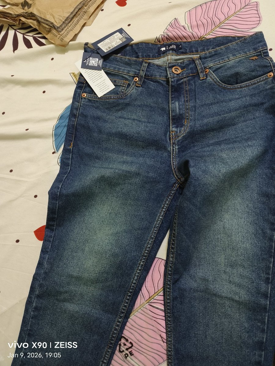 ConsumerFo80923's tweet photo. @myntra @jagograhakjago 
I purchase axjeans from Myntra but I recived wrong jeans of same brand from Myntra I already raise a return request but everytime reject myntra is a fraud, my order no is:-Order Number: 1319398-4636611-5098803 https://t.co/cEEyBbQTFE
