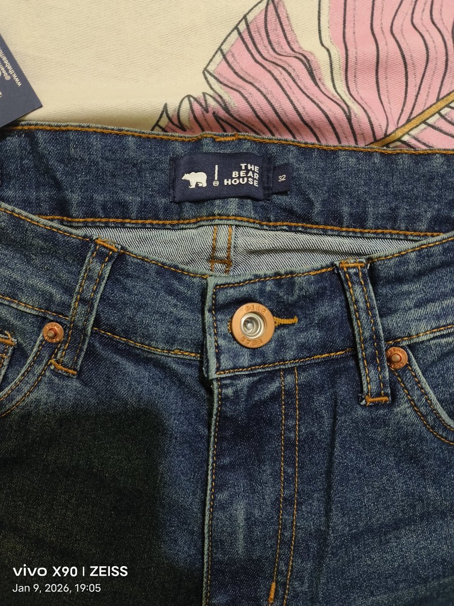 ConsumerFo80923's tweet photo. @myntra @jagograhakjago 
I purchase axjeans from Myntra but I recived wrong jeans of same brand from Myntra I already raise a return request but everytime reject myntra is a fraud, my order no is:-Order Number: 1319398-4636611-5098803 https://t.co/cEEyBbQTFE
