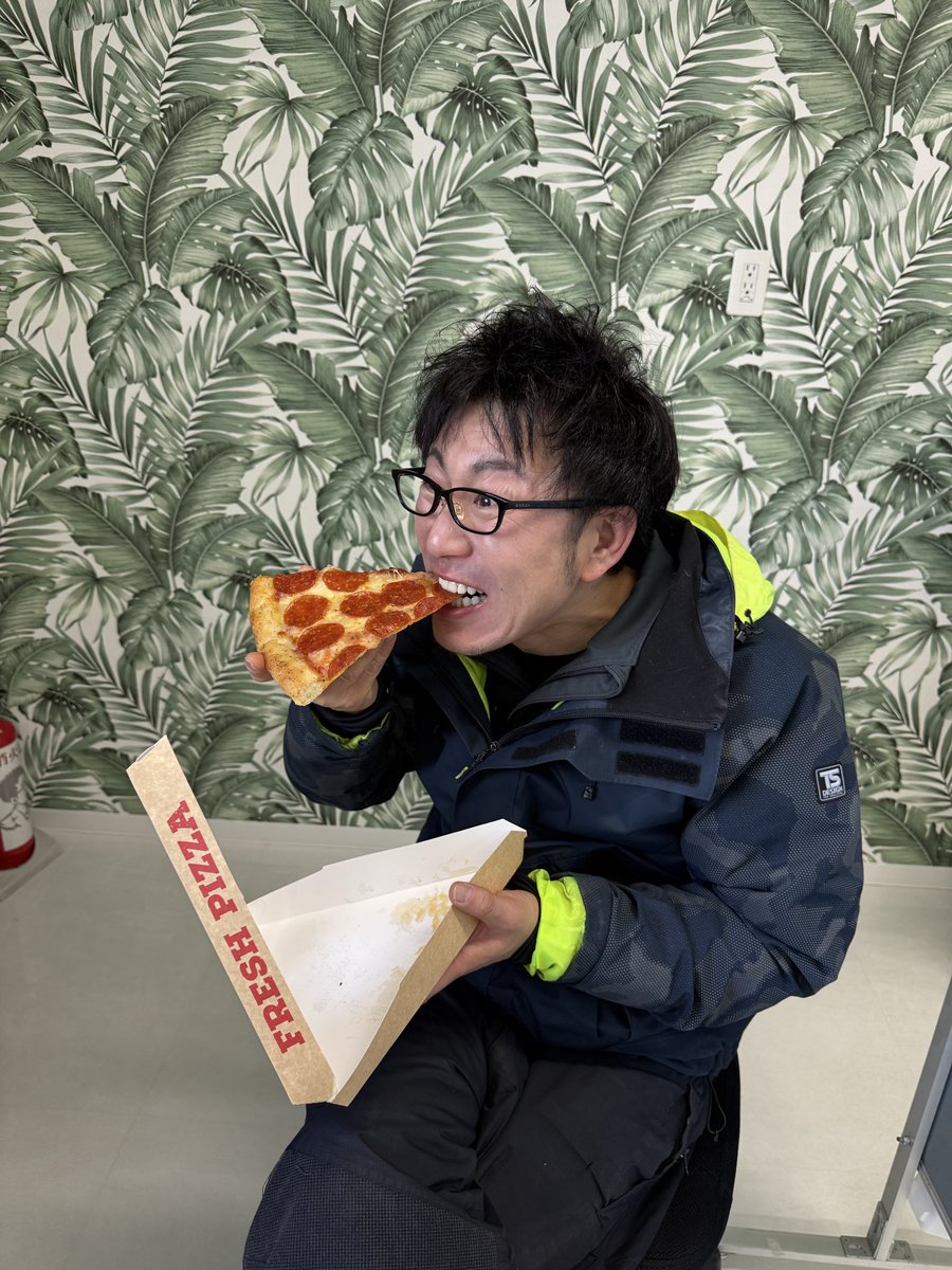 atz_towada's tweet photo. 定期的に食べたくなるアメリカンピザともっちもちのベーグル🥰
ベーグルカフェ優勝🥇
#三沢 #三沢基地 #アメリカンピザ #thebaglecafe #青森県十和田市 #sogood https://t.co/YxwHIRLnjL
