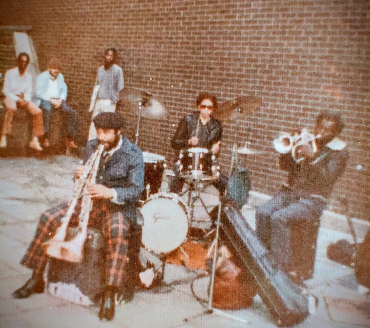 NY jazz memories

Left to right: 
George Braith :  on the original Braithophone
Cindy Blackman: drums
Tommy Turrintne: trumpet 

Photo: ?
Circa 1980s, midtown Manhattan NY