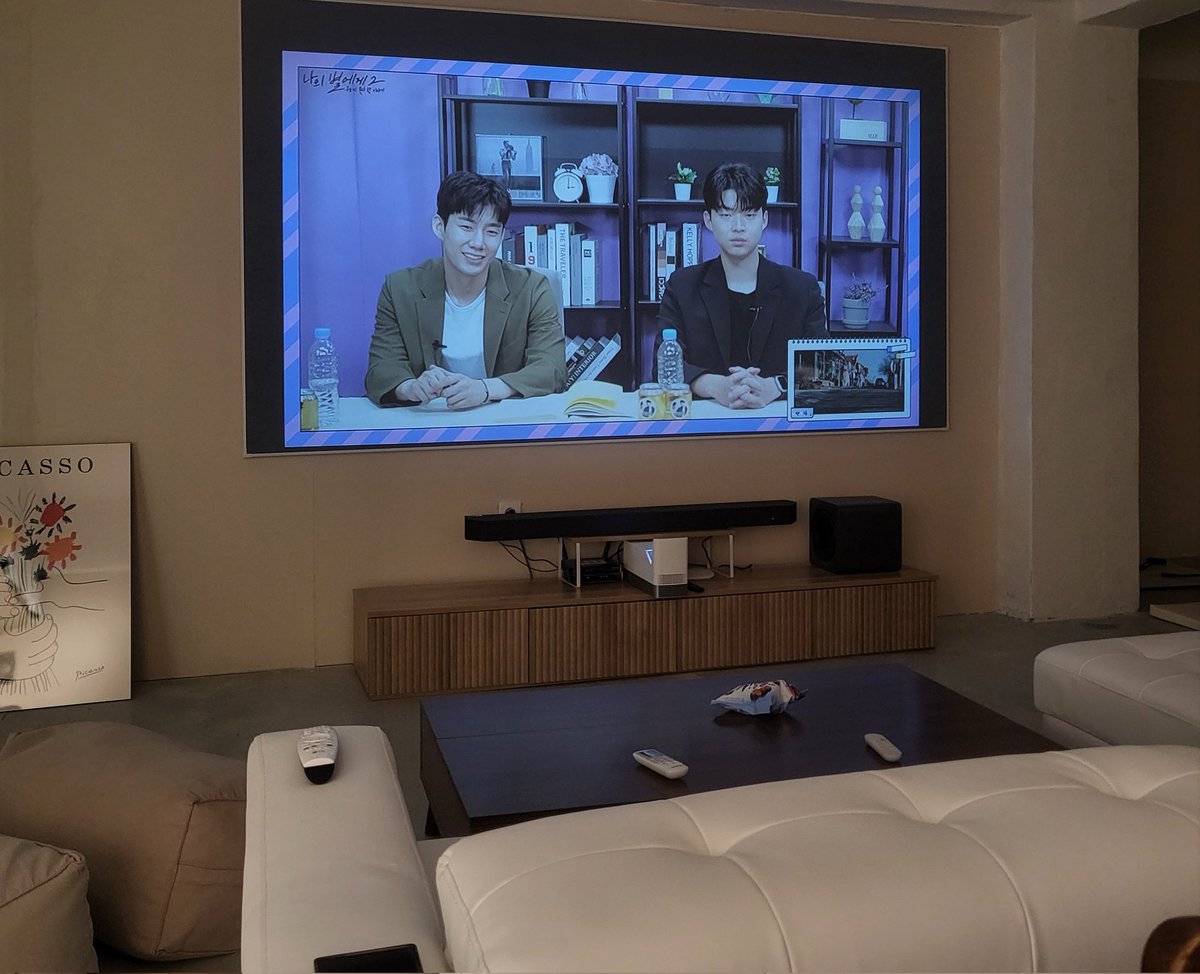 2MYS2's tweet photo. 아침부터 나별
우리 아직 여기있어... https://t.co/vYl5B3UuJp