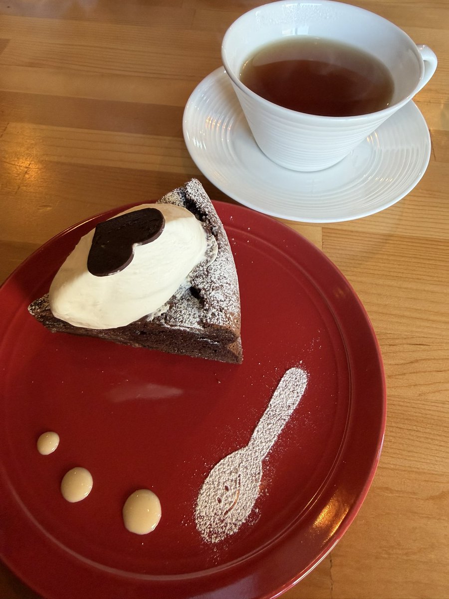 Dude and I went for a walk to the local tiny branch shrine of Izumo Taisha and had some cake near the station. ✨