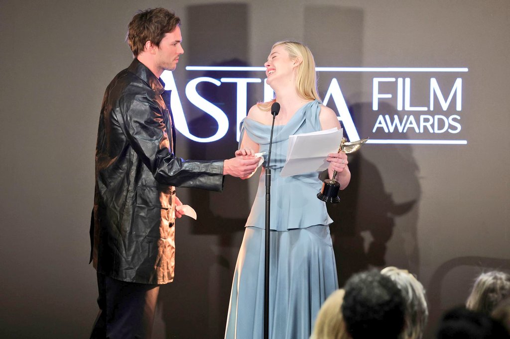 Hoult_x_Haneul's tweet photo. My Dad Mom 🤏🥹
Nicholas Hoult & Elle Fanning at the Astra Film Awards
#nicholashoult #thegreat #ellefanning #nickelle https://t.co/8VftVshkfz