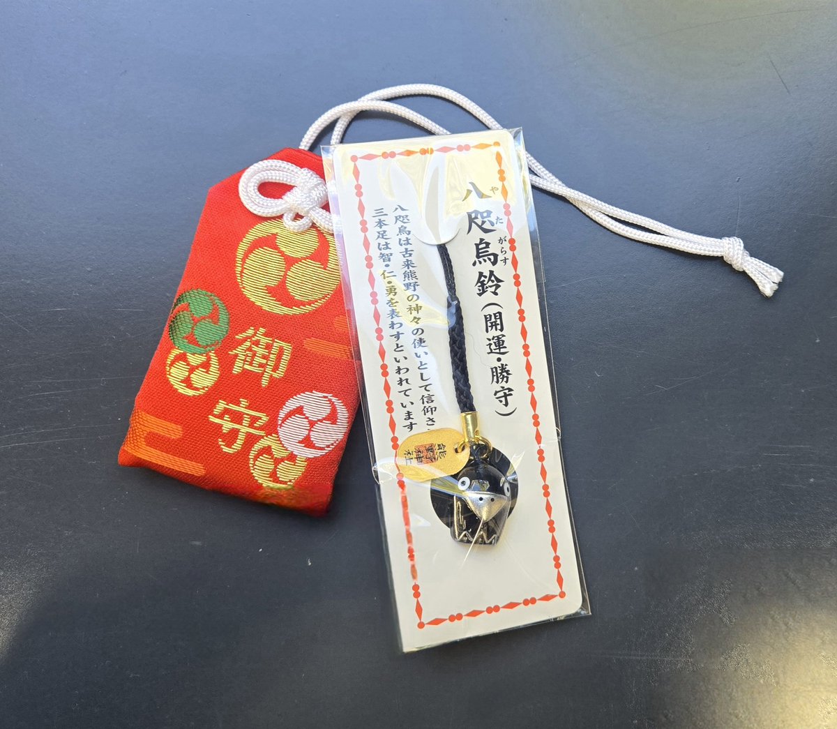 KEYSI_TOKYO's tweet photo. 今日は2026年最初のレッスンです。
KEYSI東京では、インストラクターが氏神様から頂いてきたお守りにみんなで礼をするのがレッスン初めの習わしです。
今年もメンバー一同、致命的な怪我なくKEYSIに励めますよう。
本日もよろしくお願いします🙏
#KEYSI https://t.co/4e6Elq0qQa