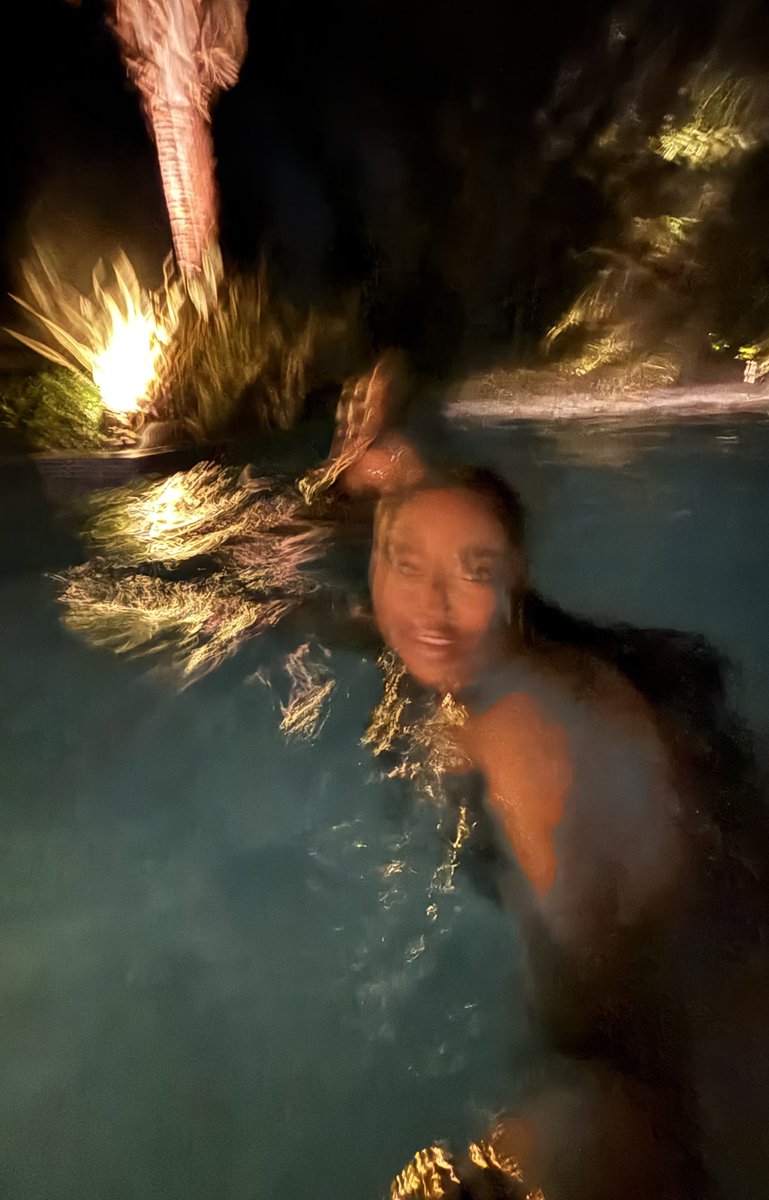 Zahuurina tweet media