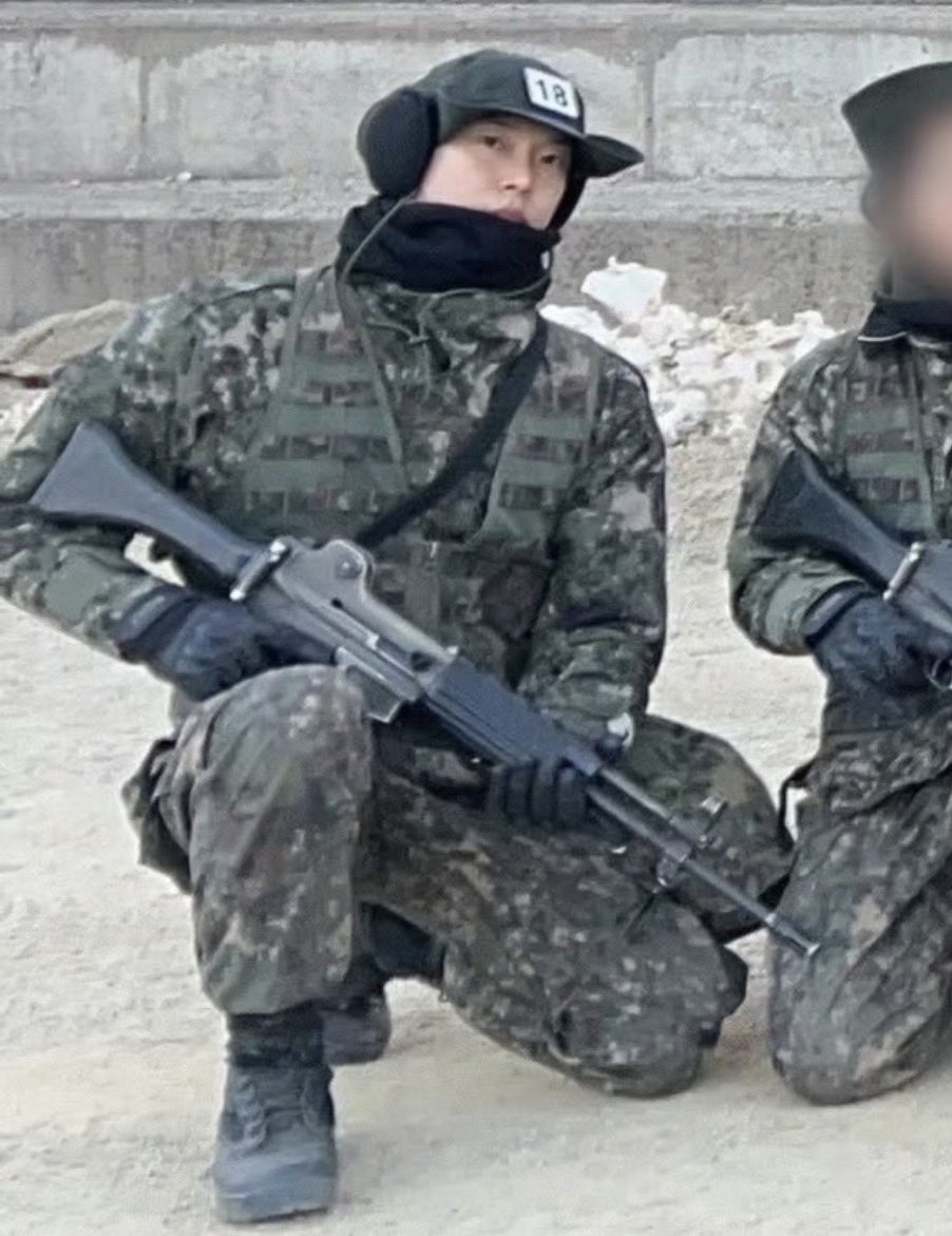 AboutDoyoung21's tweet image. Recruit Kim Dong Young is receiving his first paycheck today, reportedly 750,000 won (~$514).