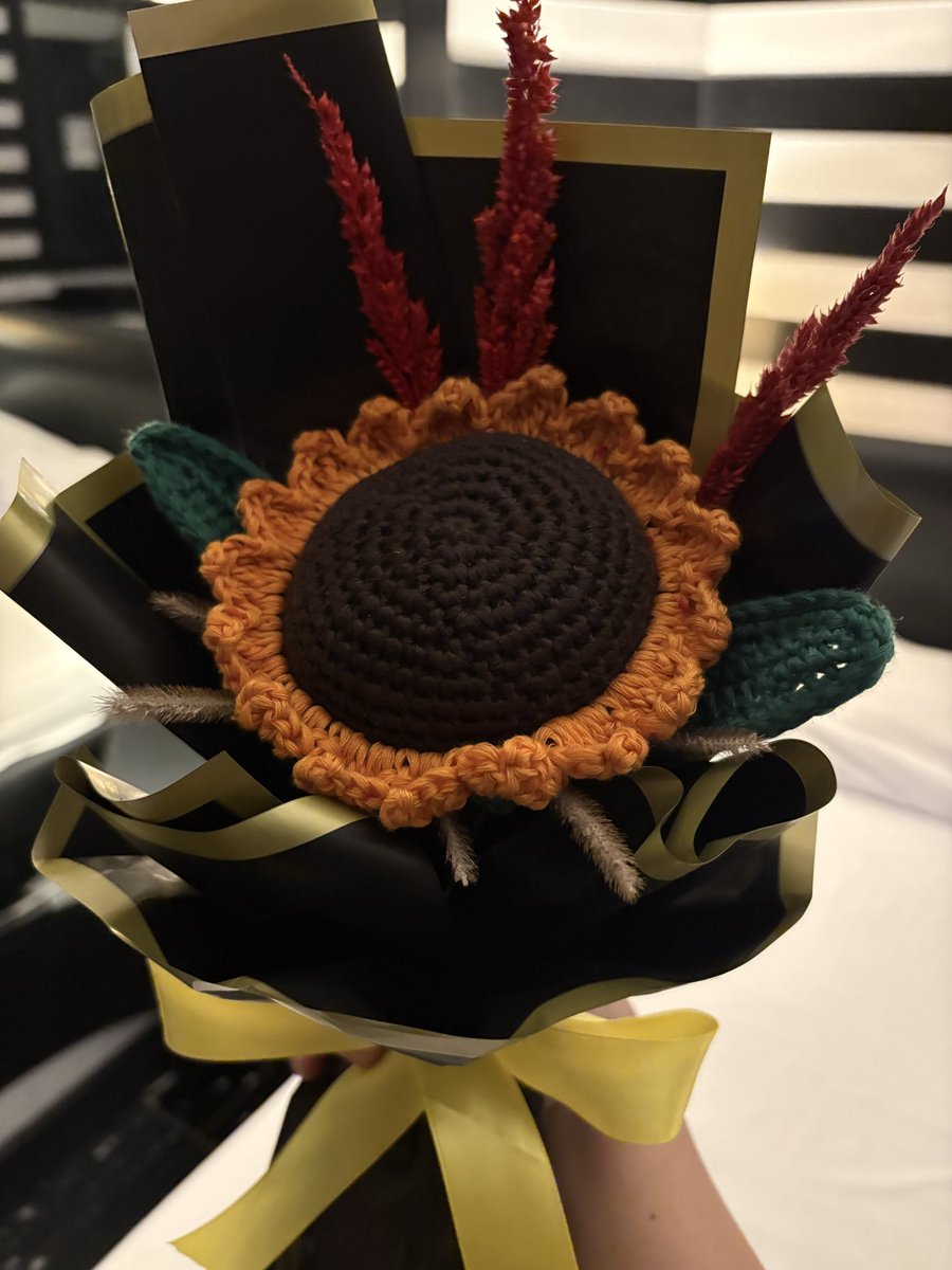 xvmcnw's tweet photo. another “just because” flower 🥹 https://t.co/RcKZWqd5Qo