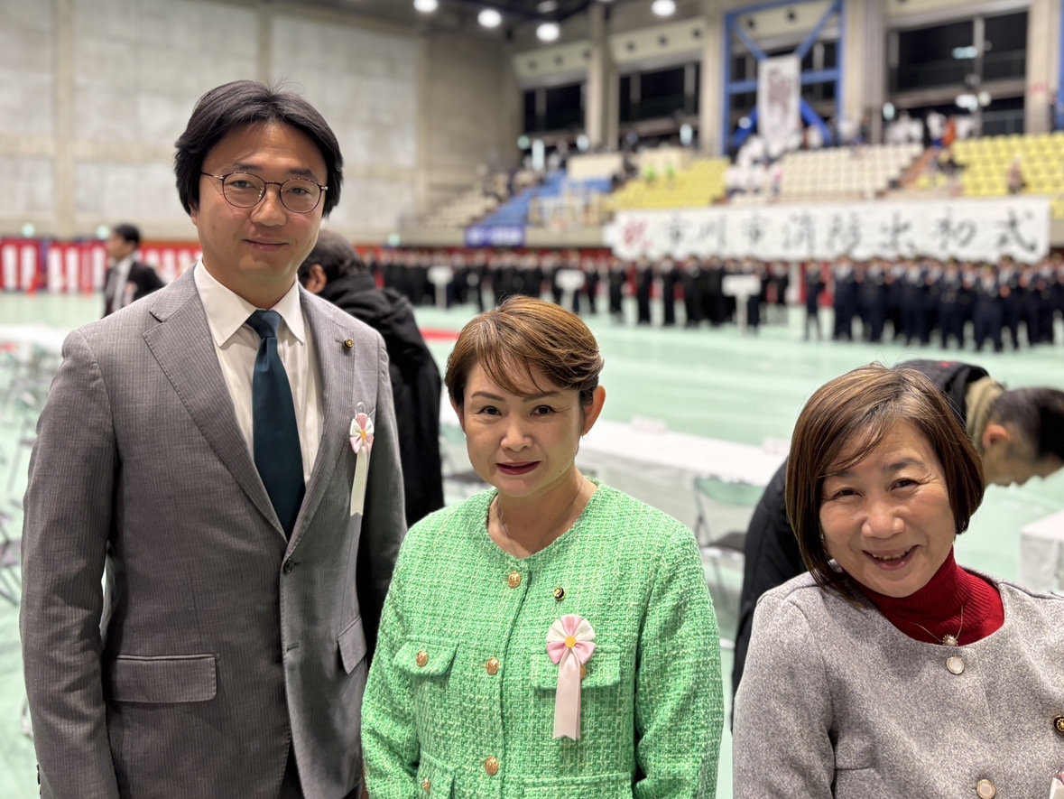 teamichikawa's tweet photo. 市川市消防出初式に来賓として出席しました

日頃から市民の命と暮らしを守ってくださっている消防職員の皆さま、消防団の皆さまに深い敬意と感謝を申し上げます

式典では口笛奏者で消防団員の松丸容子さんと消防音楽隊による演奏もありました

我々も災害に強い市川市づくりに取り組んでまいります https://t.co/dyEzrhutvC