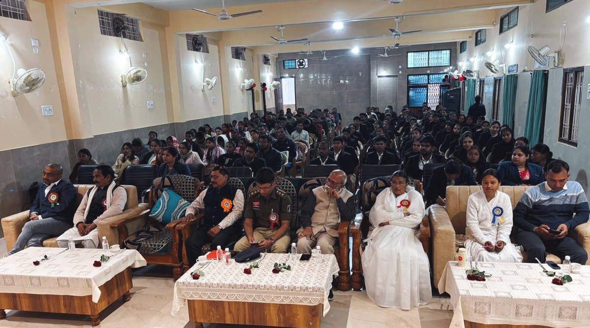 CCgpvs's tweet image. युवा सप्ताह-26 के अवसर पर संत हरकेवल दास महाविद्यालय,अंबिकापुर में “युवा_संवाद” का आयोजन किया गया।“नशीली दवाओं के दुरुपयोग के कानूनी एवं सामाजिक पहलू /यातायात नियम एवं साइबर अपराध –युवाओं पर प्रभाव एवं समाधान” रहा।
#MinistryofYouthAffairs 
@JustRightsfound