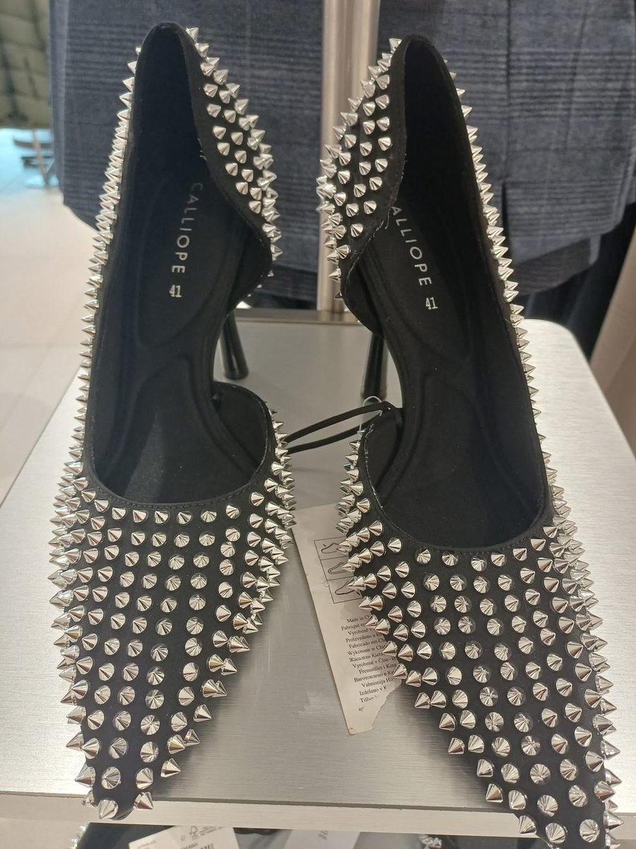 Buongiorno. Queste scarpe sono di merda ?