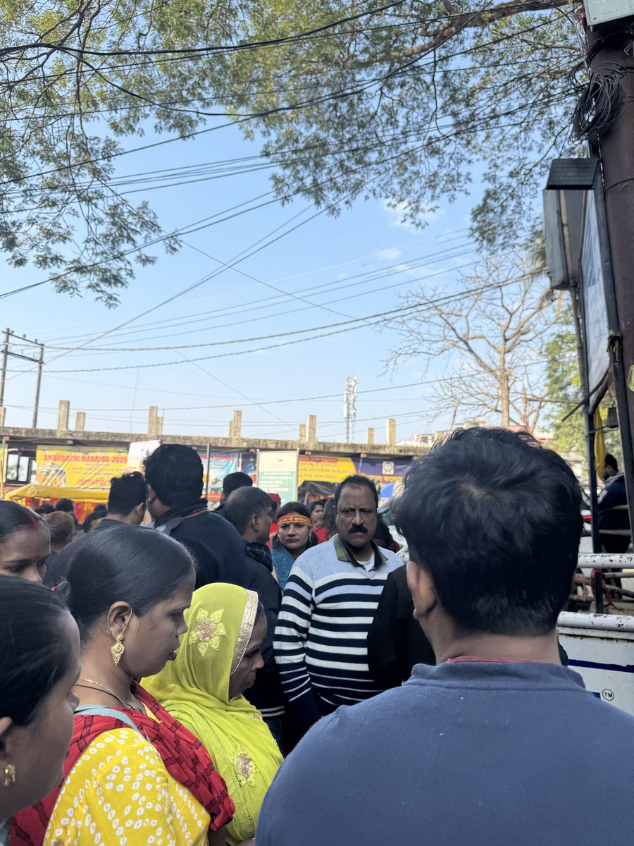 zenithue2020's tweet photo. @himantabiswa - Such chaos and mismanagement at the Kamakhya temple. After standing for 4- 5 hours now so many devotees are being told to leave that only 1800 people can enter in one day. What kind of management is this and bad behaviour with devotees. https://t.co/3bhWn8svsY