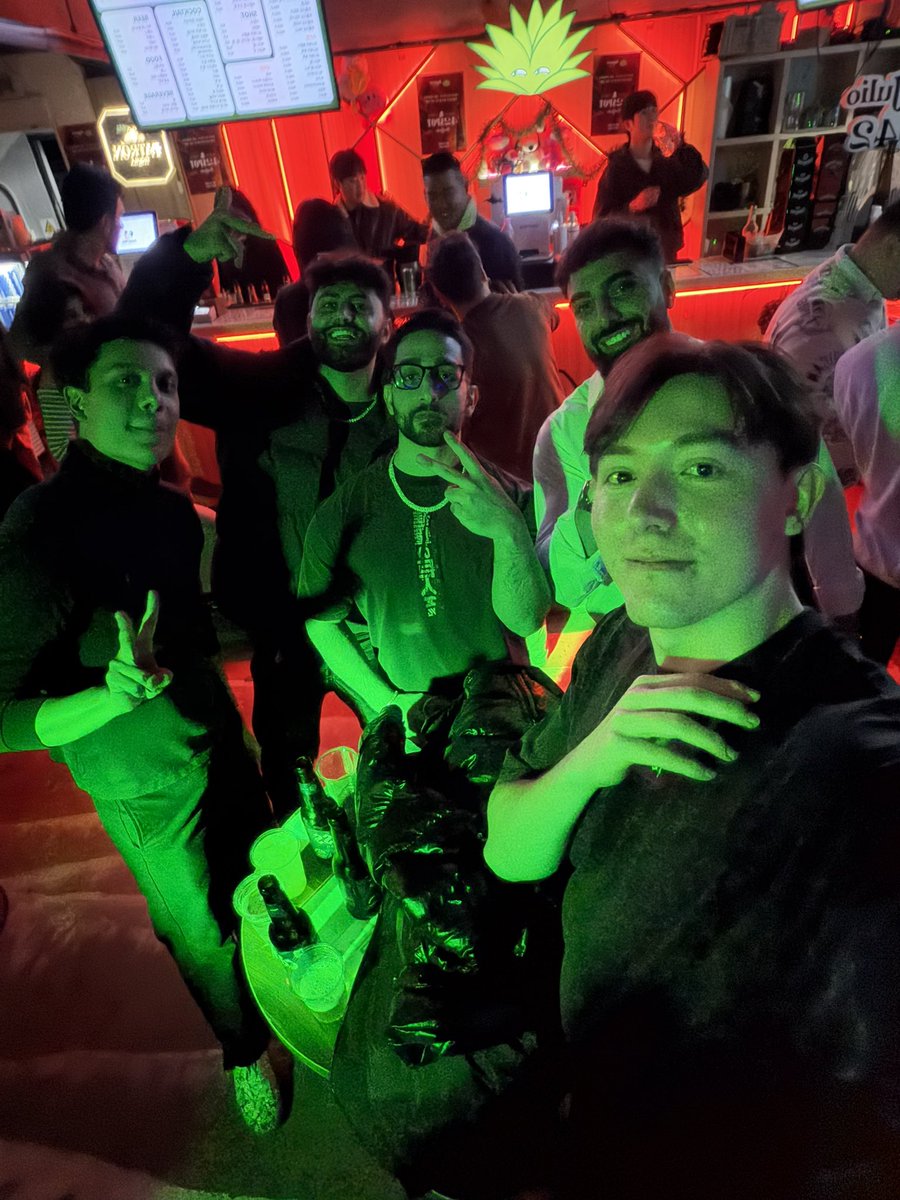 Cookiemanman's tweet image. A Night In Hongdae 🤣🤣