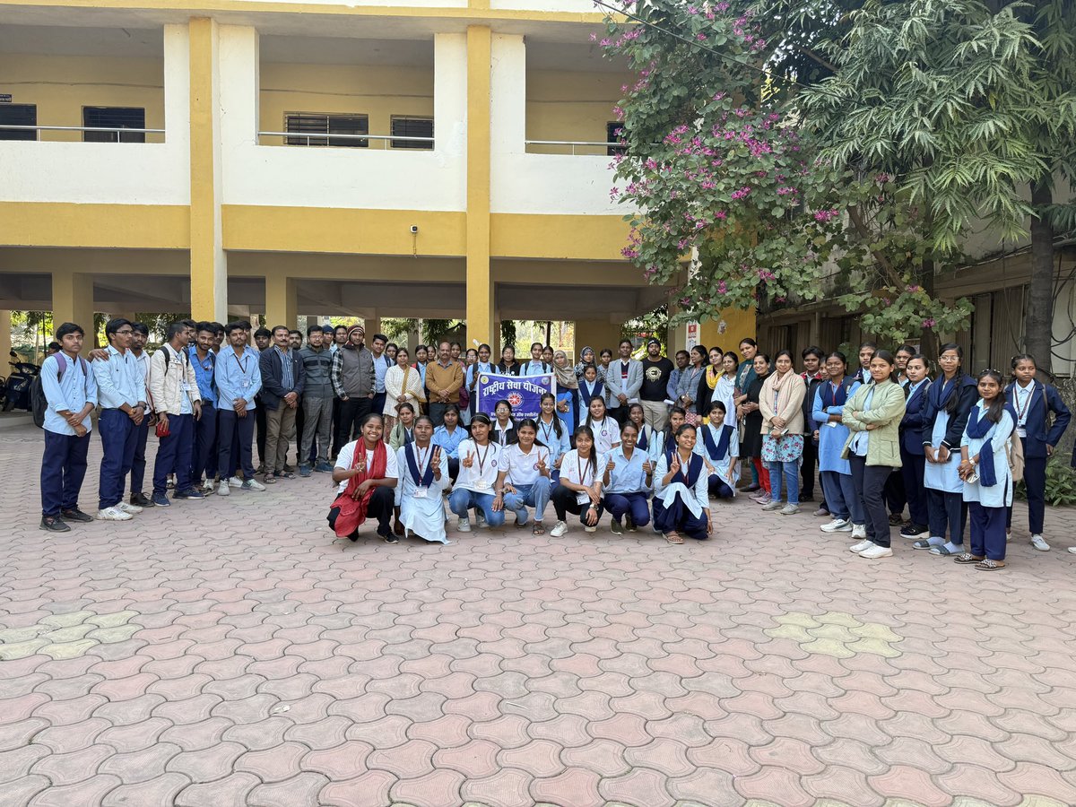 Simple86546065's tweet photo. PMCOE स्वामी विवेकानंद स्नातकोत्तर महाविद्यालय हरदा युवा दिवस ( सेवा सप्ताह) के अंतर्गत जन जागरूकता रैली एवम् नुक्कड़ नाटक का आयोजन किया।@projsharda @highereduminmp https://t.co/qIOx90XO0S