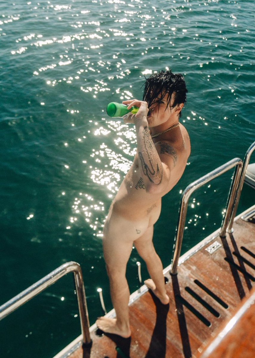 Fit Famous Males tweet media