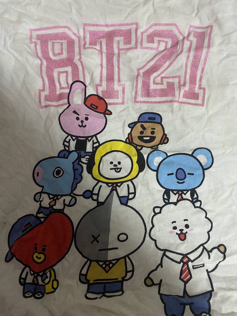 utopiasjk's tweet image. las gringas: omg ya voy a empezar a comprar mi outfit para el concierto 

mi outfit porque no puedo darme lujos de gastar: