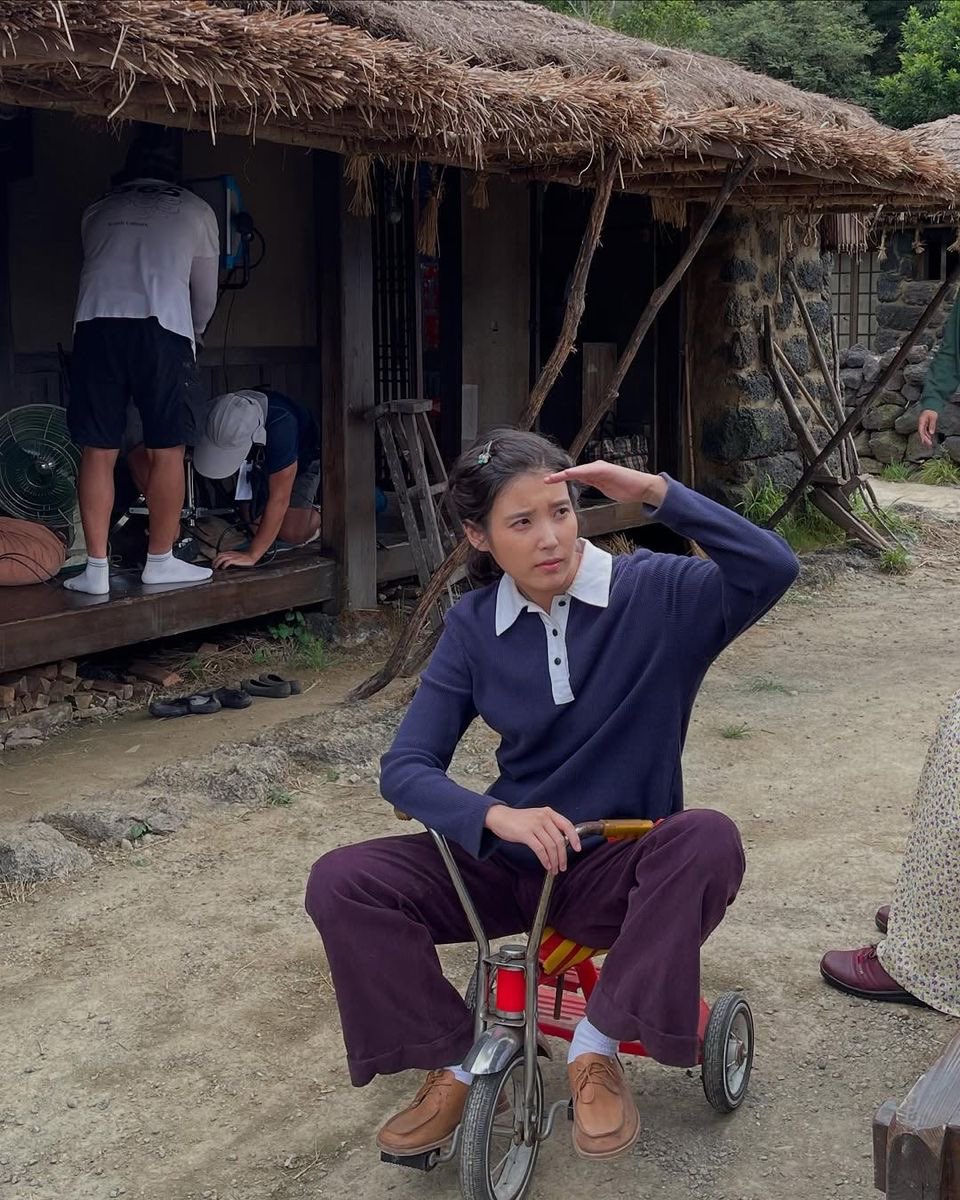 a friend the same                       me
age as me