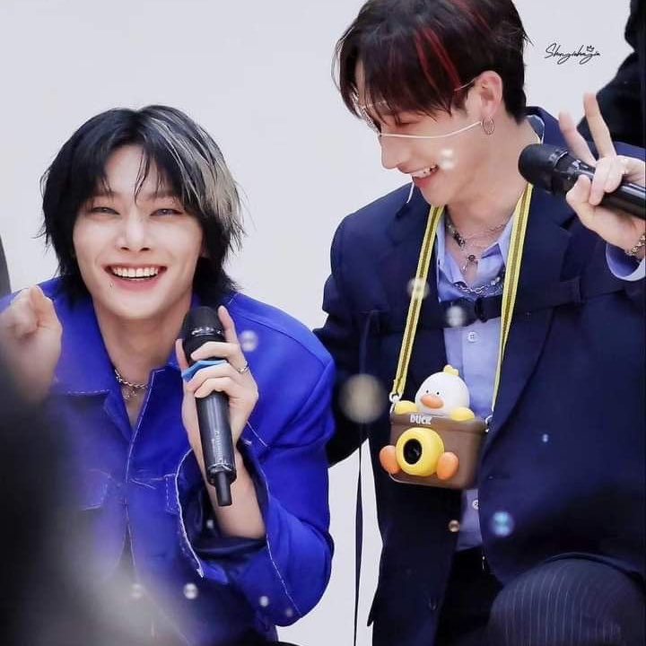 dimpledorm's tweet image. a short but very much needed thread of chan fondgazing at jeongin bc that’s his baby and he needs everyone to know it 🧵