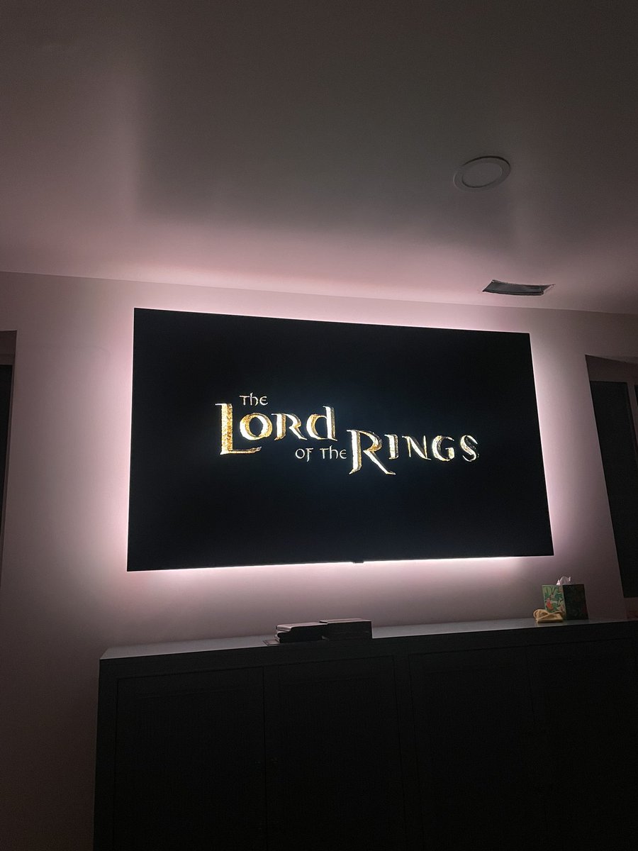 DesignerUte's tweet photo. We’re back again, this time on the new OLED in the new house🔥 https://t.co/so2gQFbx3Y
