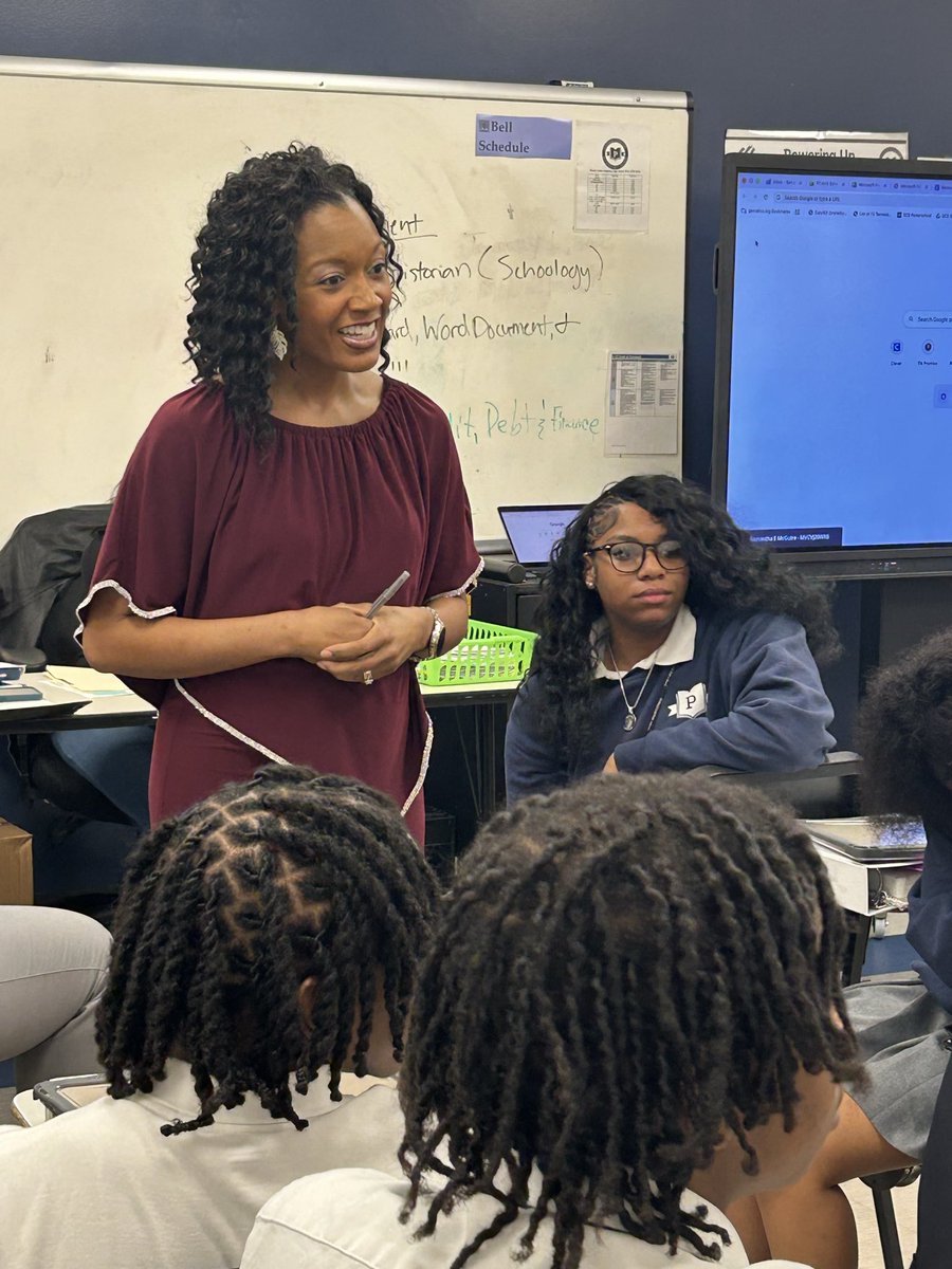 MarceyWrite's tweet photo. What an amazing birthday today! I had the best time speaking to scholars at  Power Center Academy High School about my career journey to entrepreneurship at MineWrite Marketing &amp; Communications.
Thank You, LORD, for another year!
https://t.co/Cu6xKEAI4w https://t.co/v4Hf7SDpDV