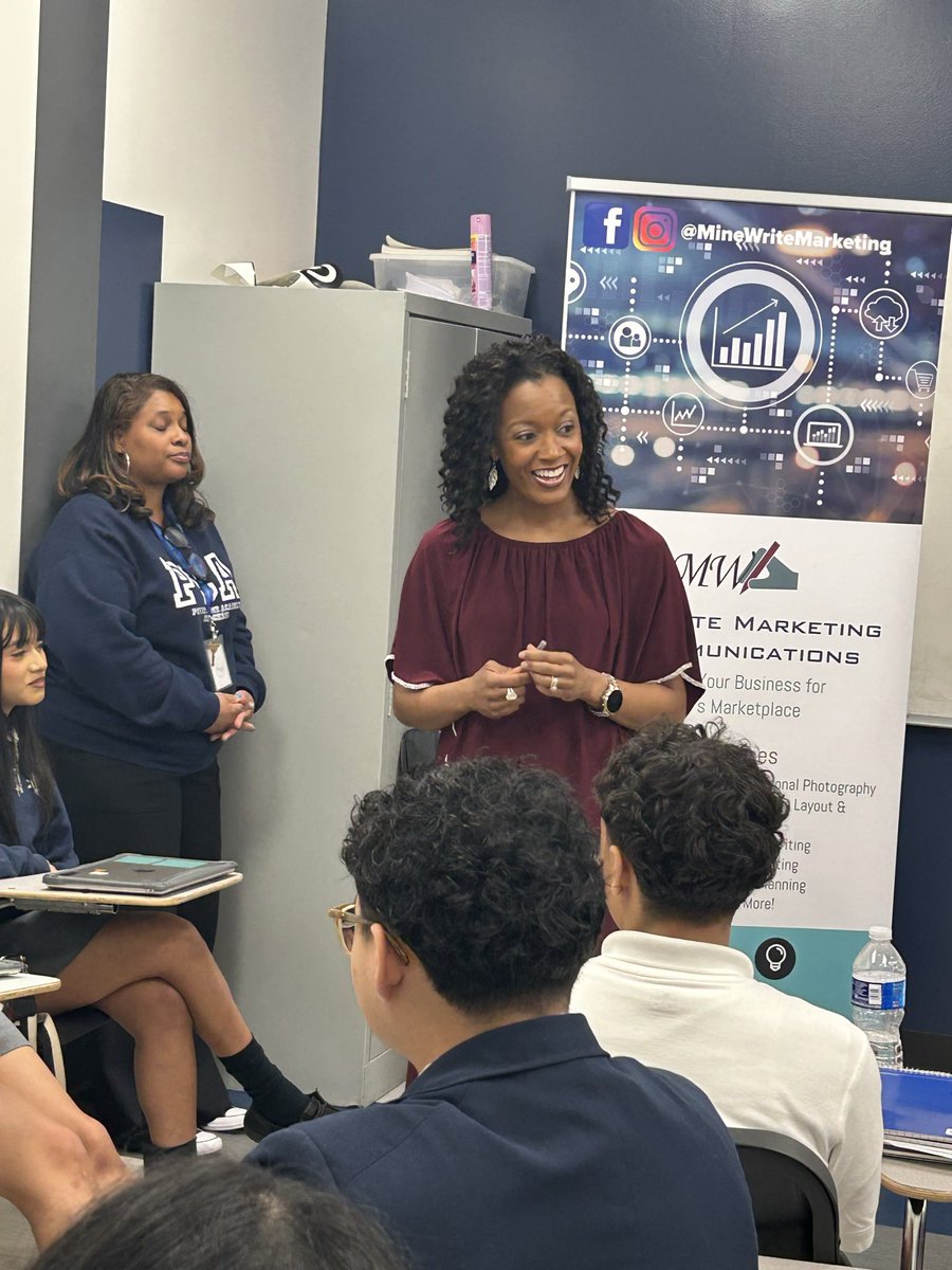 MarceyWrite's tweet photo. What an amazing birthday today! I had the best time speaking to scholars at  Power Center Academy High School about my career journey to entrepreneurship at MineWrite Marketing &amp; Communications.
Thank You, LORD, for another year!
https://t.co/Cu6xKEAI4w https://t.co/v4Hf7SDpDV