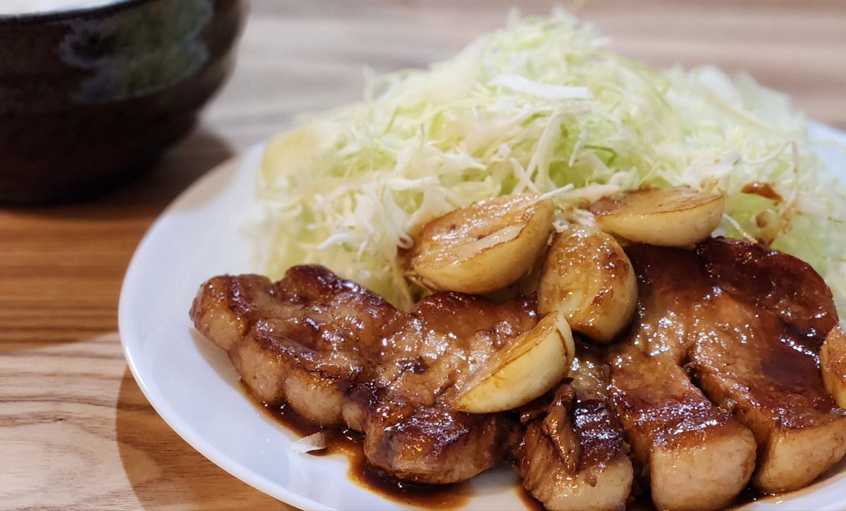 sougosityou's tweet photo. いつかのお昼ごはんのトンテキー
ニンニク増し増しでした😋
ポイ活は次はどれにするかが
悩むなぁ〜😁
ぱっと決められないんよね
＃おうちごはん
＃ポイ活初心者 https://t.co/376amjb6DM