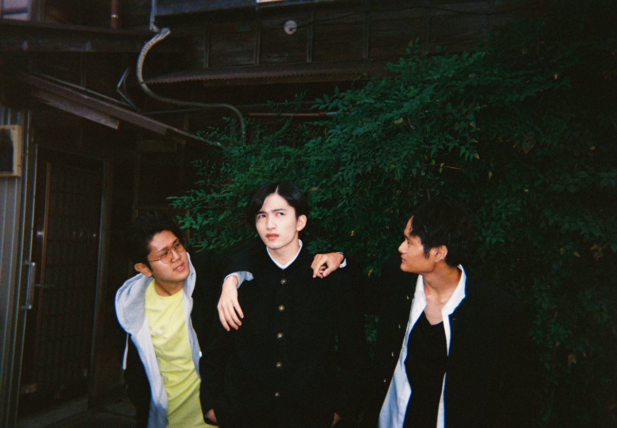 shin0407's tweet photo. 智也と龍弥に絡まれるデパルマ先輩
#恋する地球人 #恋する地球人劇中写真 https://t.co/AWlxMTbeOv